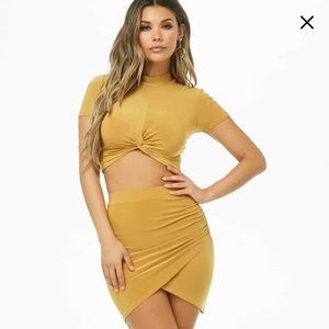 Mini Skirt x Crop Top - Never Worn